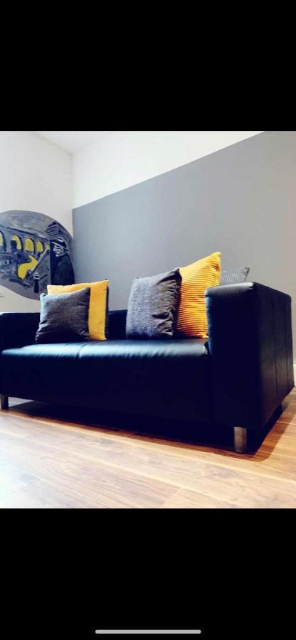 Spacious Shude Hill Apartment With Balcony Manchester Exterior photo