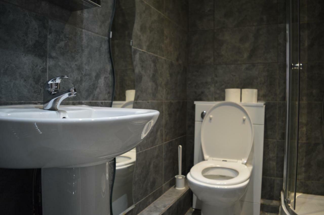 Spacious Shude Hill Apartment With Balcony Manchester Exterior photo
