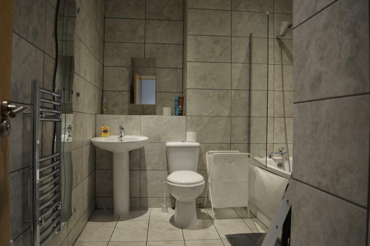 Spacious Shude Hill Apartment With Balcony Manchester Exterior photo