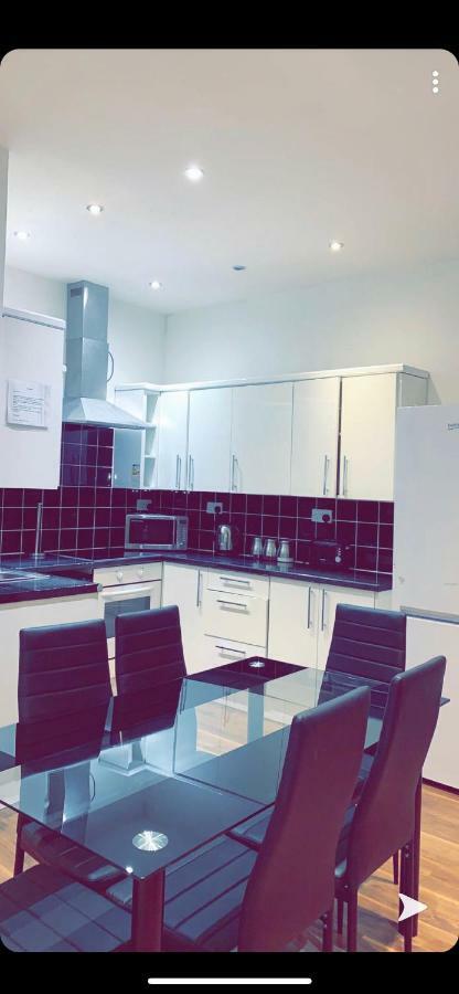 Spacious Shude Hill Apartment With Balcony Manchester Exterior photo